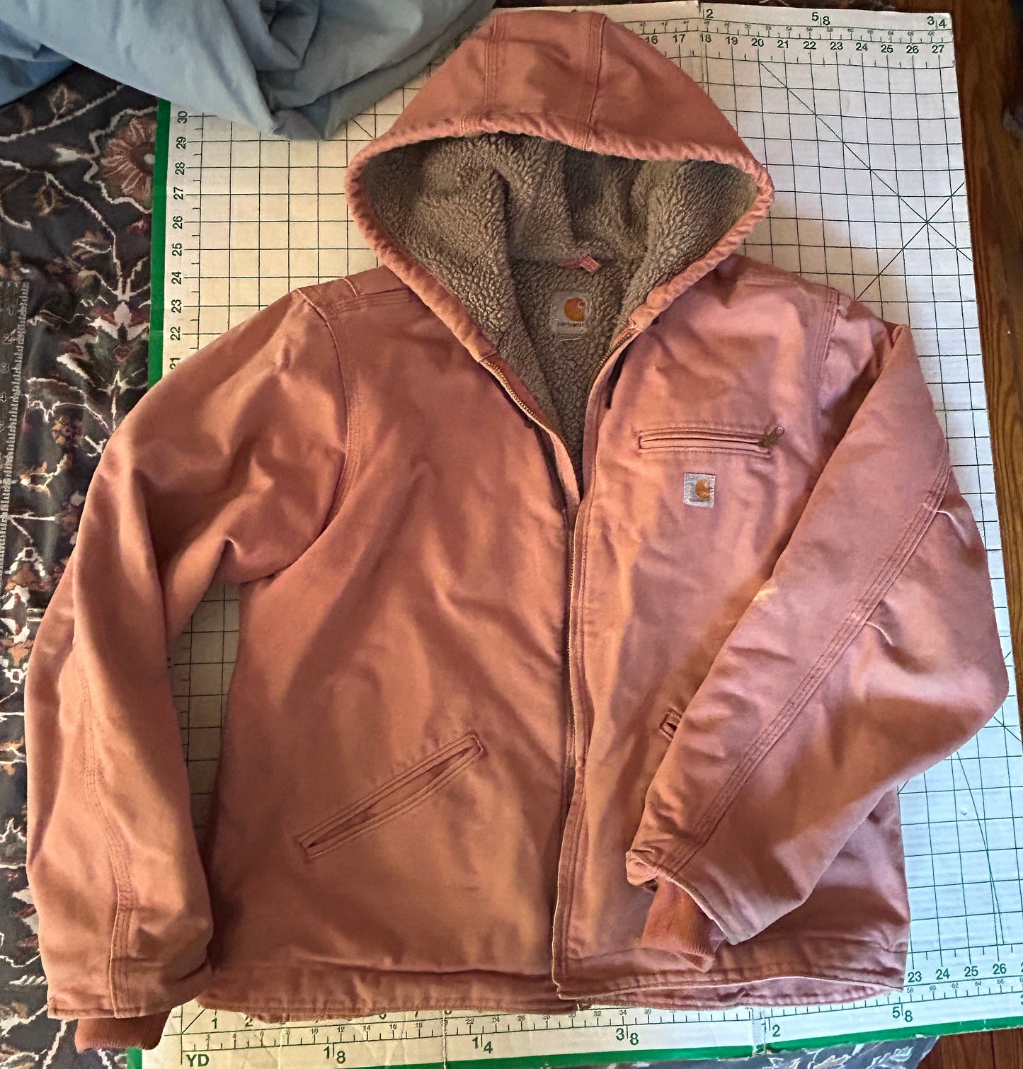 *Z's CLOSET* carhartt vintage salmon sherpa lined jacket w hood